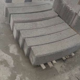 眉山芝麻白弧形路牙石