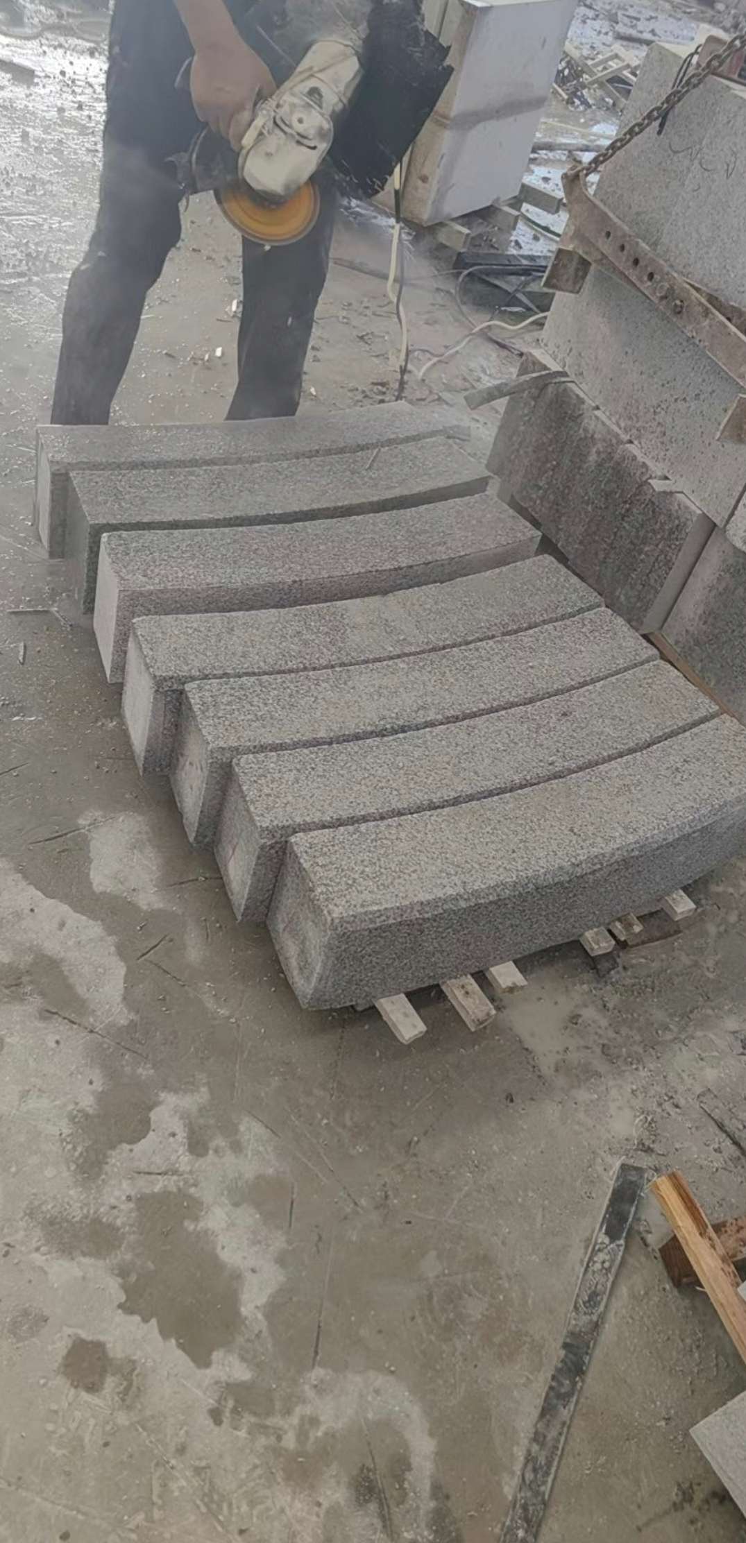 眉山芝麻白弧形路牙石