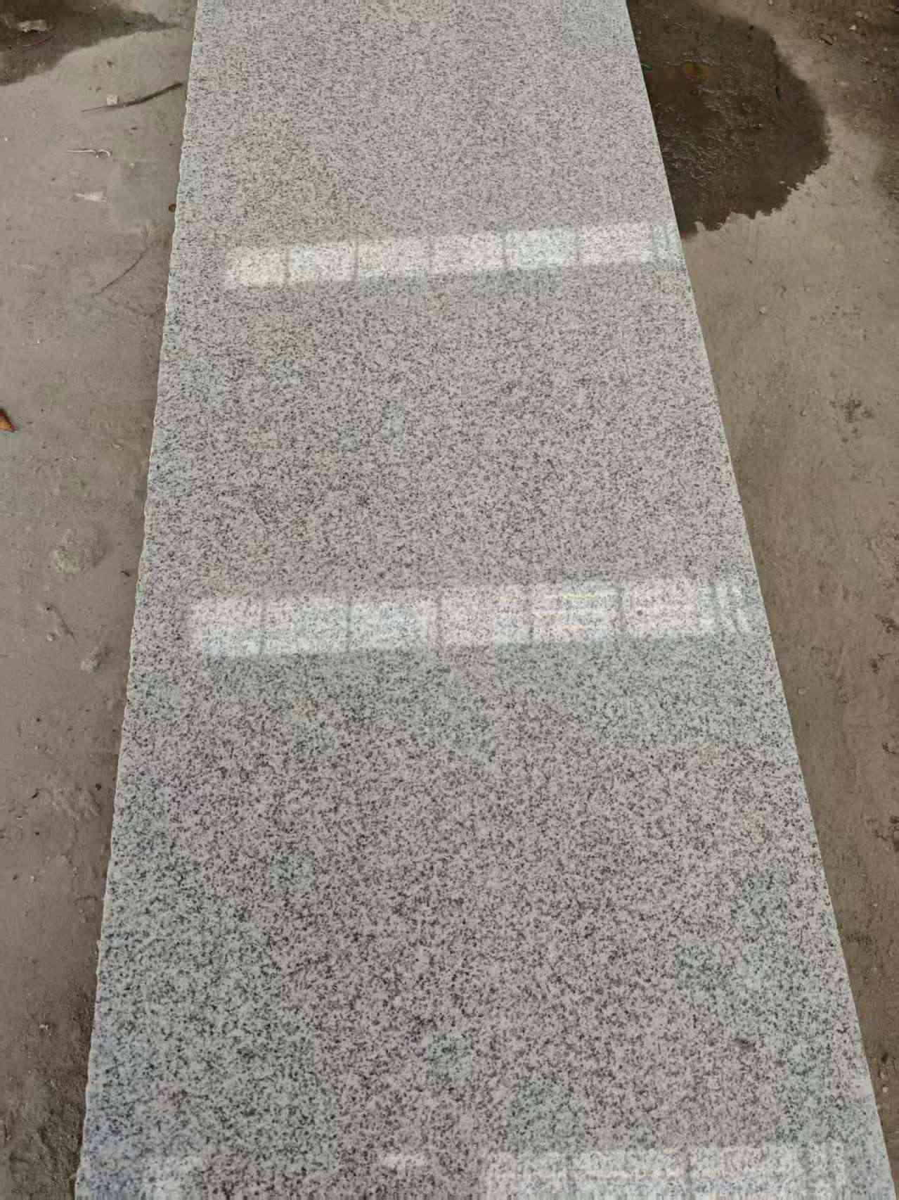 眉山芝麻白光面毛板